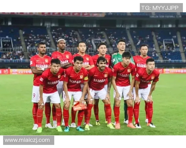 恒大与天津泰达激战在即球迷期待精彩对决与新战术亮相