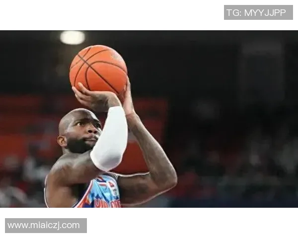 小琼斯精彩扣篮对决猛龙队展现惊人弹跳与技巧的巅峰时刻