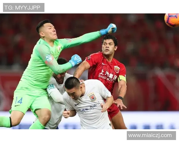 2018年鲁能与上港激战回顾:精彩瞬间与战术分析全记录 2018年鲁能与上港激战回顾:精彩瞬间与战术分析全记录